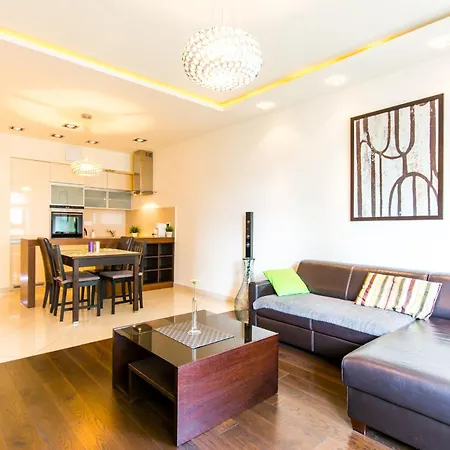 Exclusive وارسو